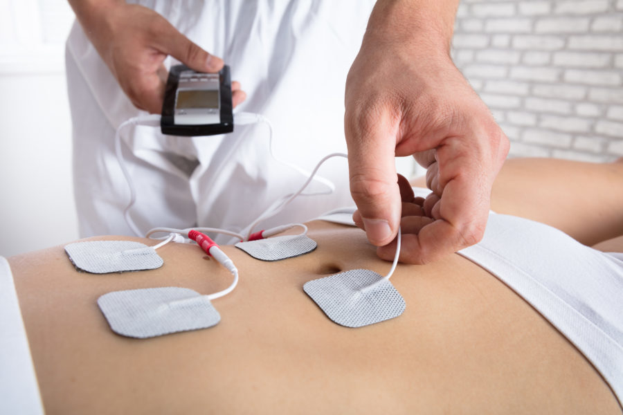 elektrostymulacja mięśni brzucha - umieszczanie elektrod na mięśniach brzucha