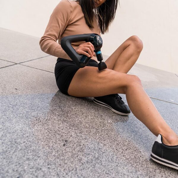 jak dziala pistoled do masazu theragun elite czarny