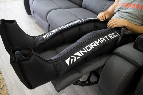 Masaż nóg drenaż limfatyczny Normatec