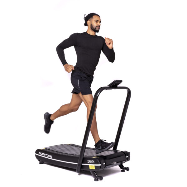 Bieznia-bodytone-zakrzywiona-ZROTH-bieganie