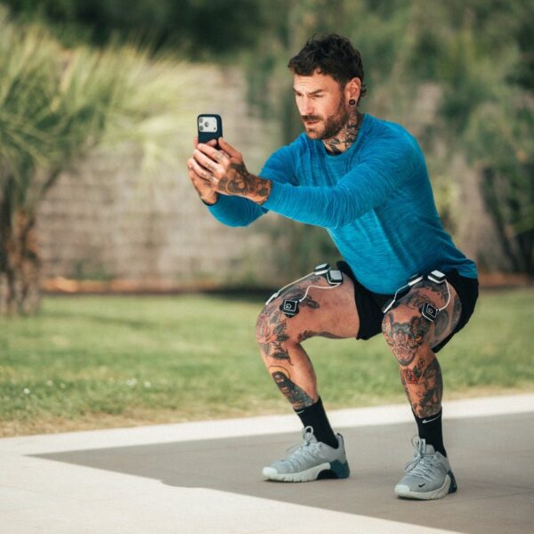 Compex Ultimate PRO czarny, zdjęcie z użycia podczas treningu